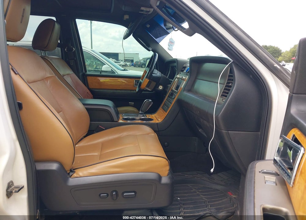 2011 LINCOLN NAVIGATOR VIN: 5LMJJ2J53BEJ02835