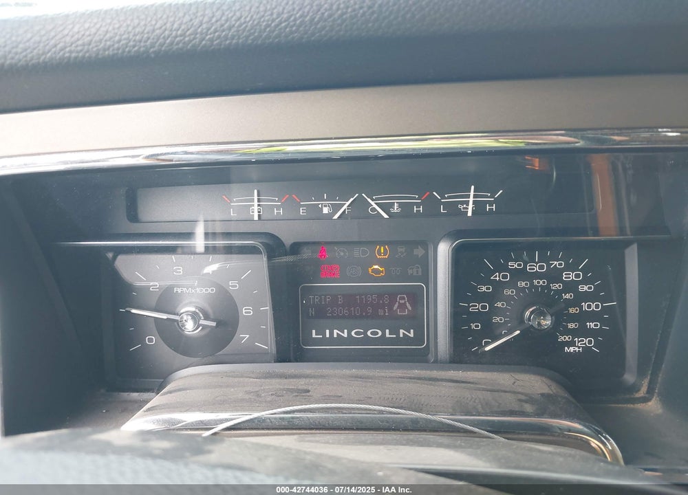 2011 LINCOLN NAVIGATOR VIN: 5LMJJ2J53BEJ02835