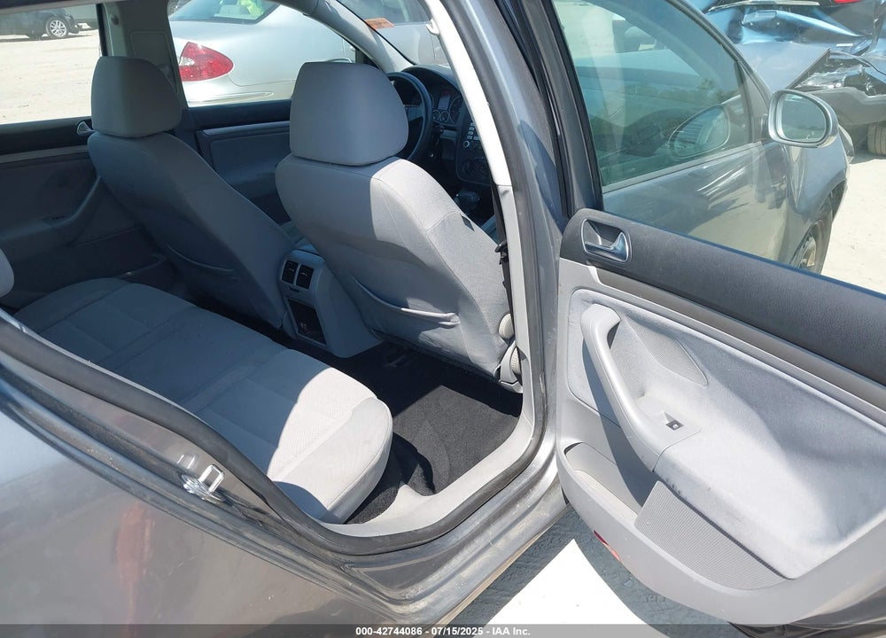2008 VOLKSWAGEN RABBIT VIN: WVWDB71K98W167258