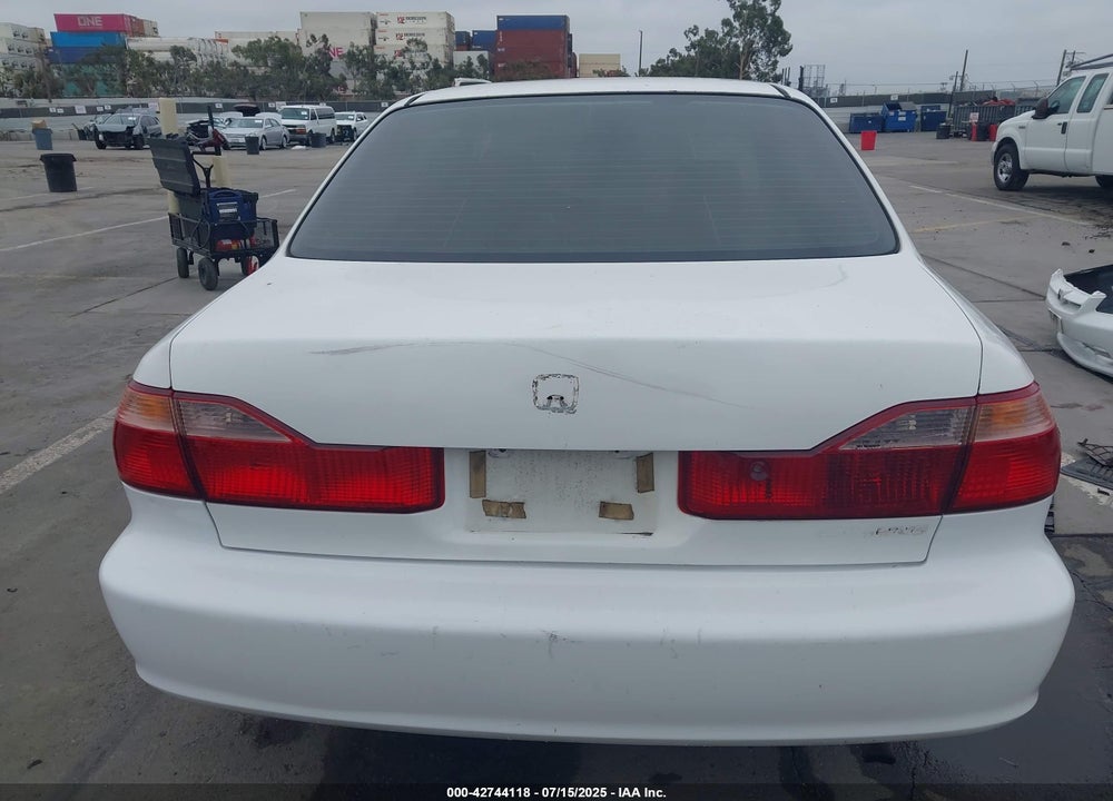 2000 HONDA ACCORD 2.3 LX VIN: 3HGCG6651YG703906