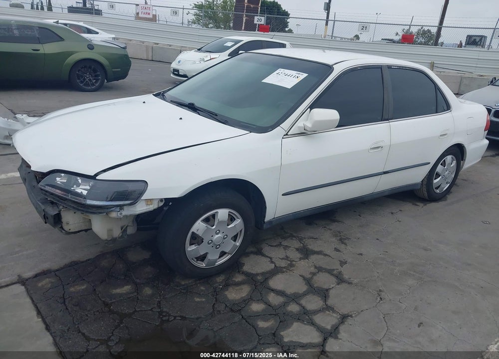 2000 HONDA ACCORD 2.3 LX VIN: 3HGCG6651YG703906
