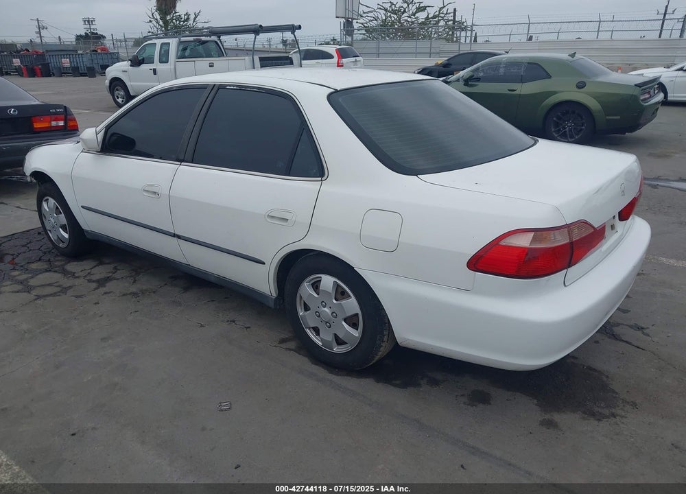 2000 HONDA ACCORD 2.3 LX VIN: 3HGCG6651YG703906