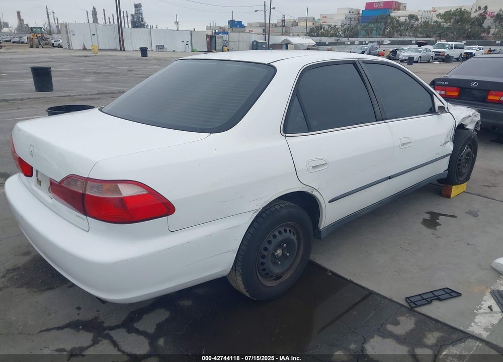 2000 HONDA ACCORD 2.3 LX VIN: 3HGCG6651YG703906