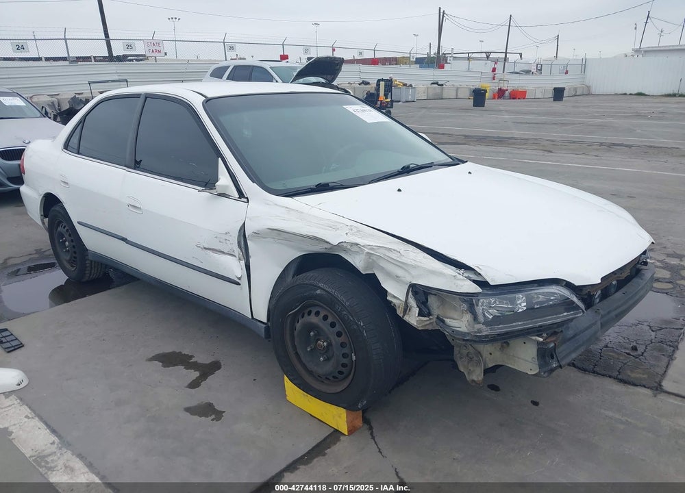 2000 HONDA ACCORD 2.3 LX VIN: 3HGCG6651YG703906