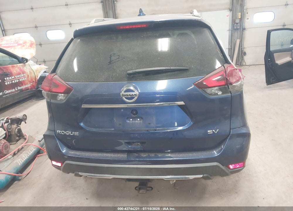 2018 NISSAN ROGUE VIN: KNMAT2MTXJP501353
