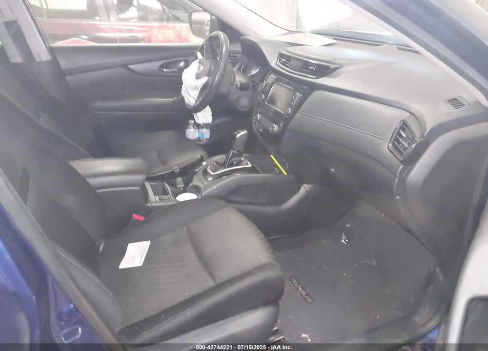 2018 NISSAN ROGUE VIN: KNMAT2MTXJP501353
