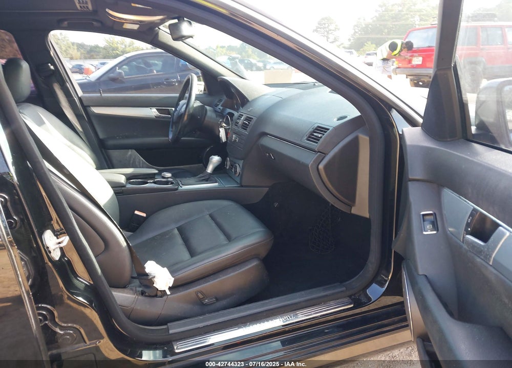 2010 MERCEDES-BENZ C CLASS VIN: WDDGF5EB4AR128877
