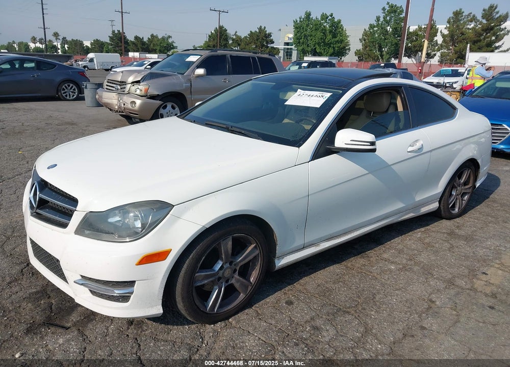 2014 MERCEDES-BENZ C CLASS VIN: WDDGJ4HB8EG288931