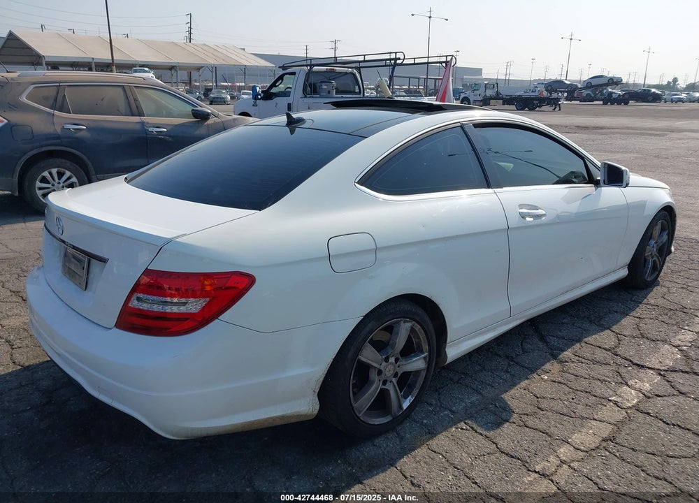 2014 MERCEDES-BENZ C CLASS VIN: WDDGJ4HB8EG288931