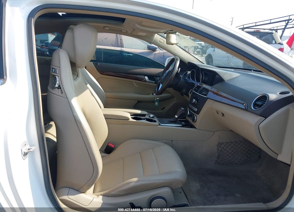 2014 MERCEDES-BENZ C CLASS VIN: WDDGJ4HB8EG288931