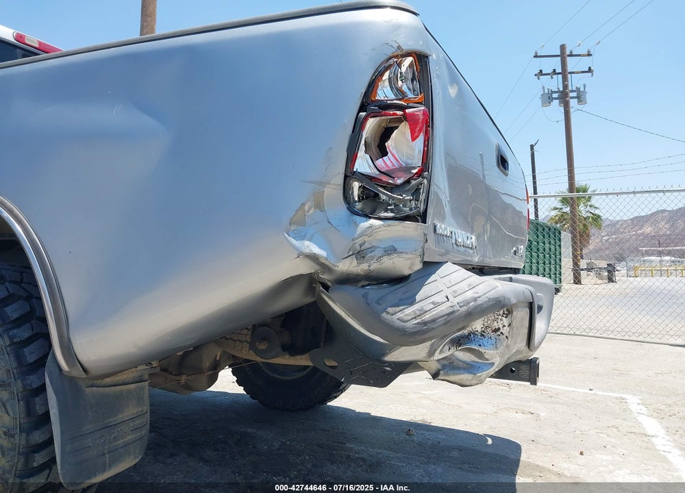 2002 TOYOTA TUNDRA SR5 V8 VIN: 5TBBT44172S232887