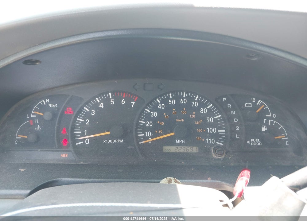 2002 TOYOTA TUNDRA SR5 V8 VIN: 5TBBT44172S232887