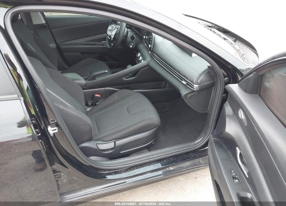 2025 HYUNDAI ELANTRA VIN: KMHLL4DG5SU939896