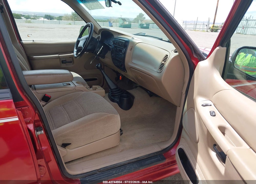 2000 FORD EXPLORER XLS VIN: 1FMZU72XXYUB20077