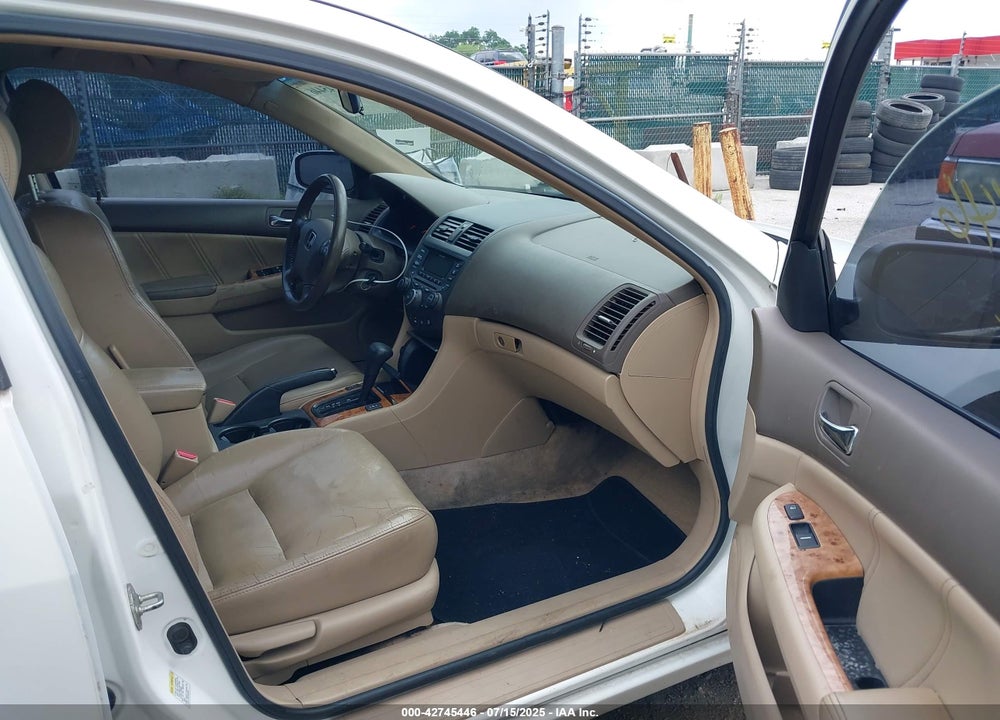 2004 HONDA ACCORD 2.4 EX VIN: 1HGCM568X4A151845