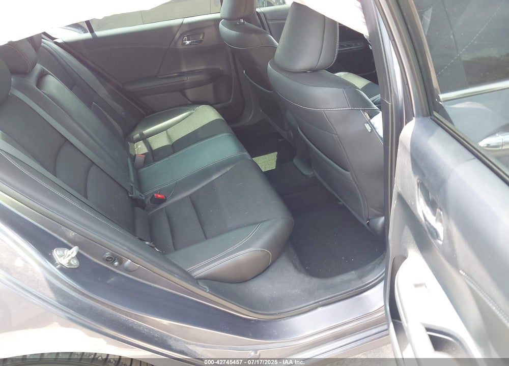2017 HONDA ACCORD VIN: 1HGCR2F58HA099689
