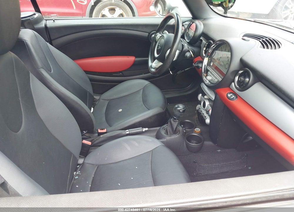 2009 MINI COOPER VIN: WMWMR33579TU95077