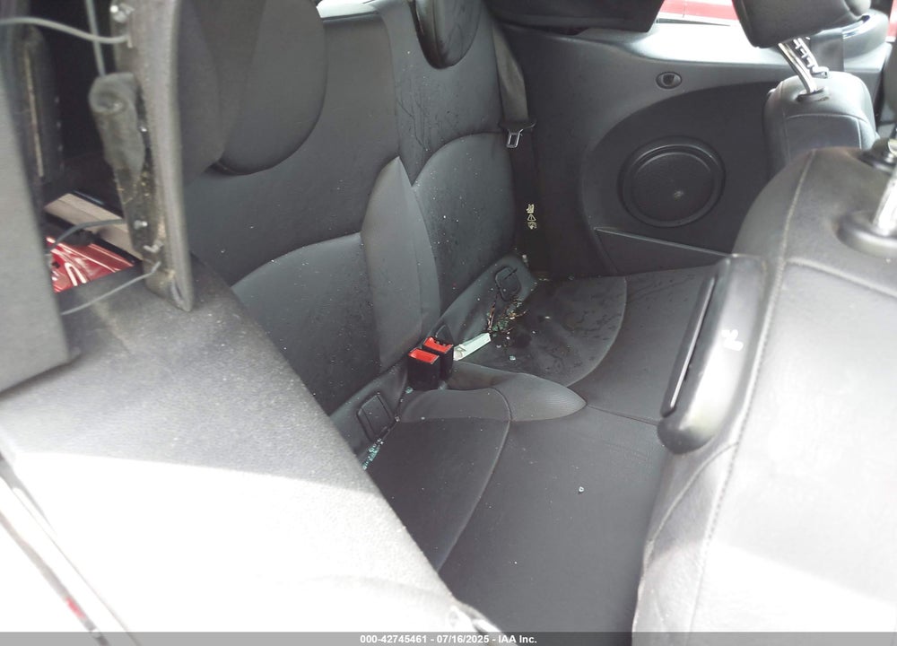 2009 MINI COOPER VIN: WMWMR33579TU95077