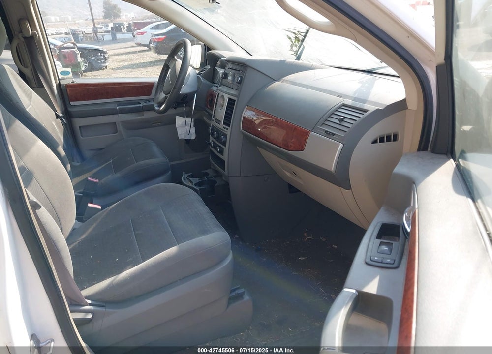 2009 CHRYSLER TOWN & COUNTRY VIN: 2A8HR54119R585191