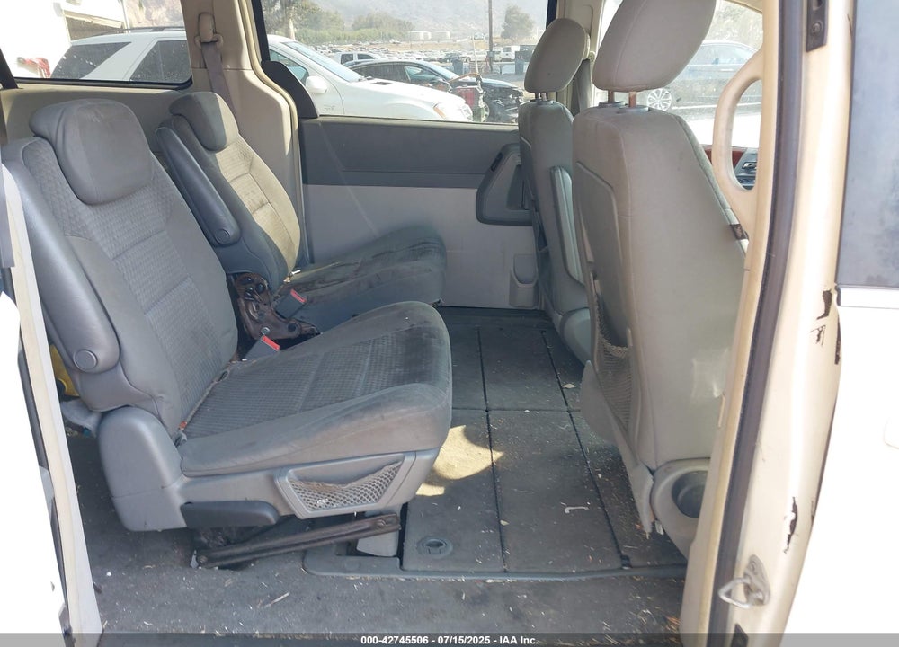 2009 CHRYSLER TOWN & COUNTRY VIN: 2A8HR54119R585191