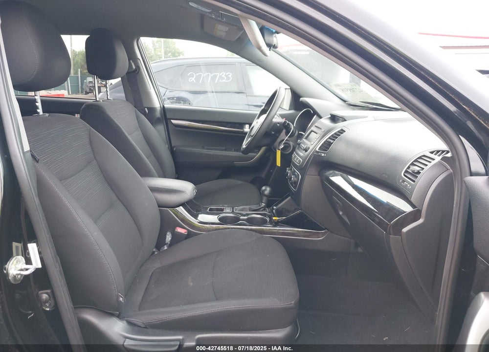 2015 KIA SORENTO VIN: 5XYKTCA64FG569196