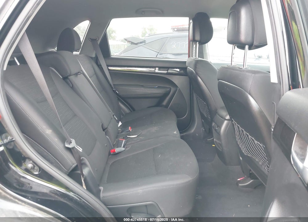 2015 KIA SORENTO VIN: 5XYKTCA64FG569196