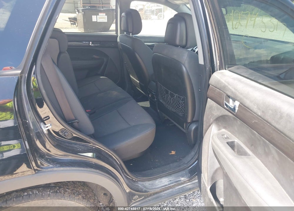 2013 KIA SORENTO VIN: 5XYKTDA23DG389935