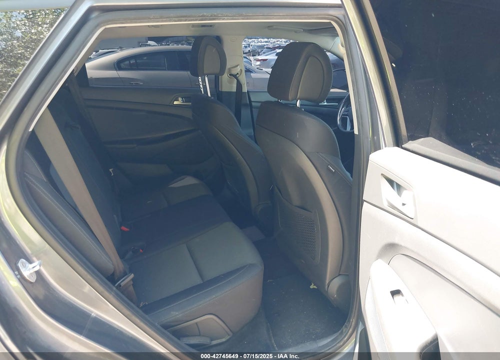 2018 HYUNDAI TUCSON VALUE VIN: KM8J3CA27JU815282
