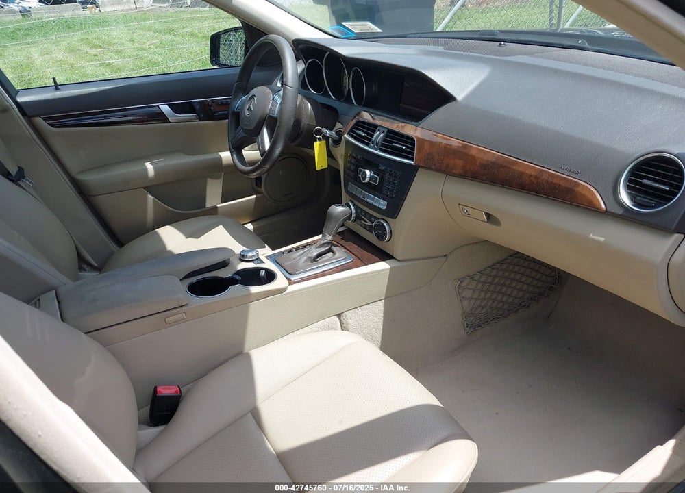 2014 MERCEDES-BENZ C 300 LUXURY 4MATIC/SPORT 4MATIC VIN: WDDGF8AB8EA931560