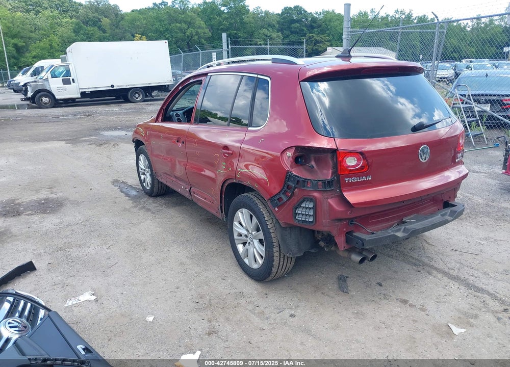 2010 VOLKSWAGEN TIGUAN VIN: WVGBV7AX7AW000814