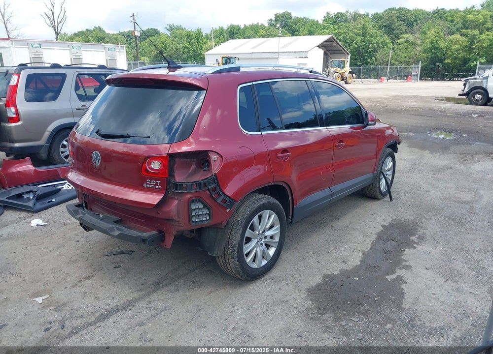 2010 VOLKSWAGEN TIGUAN VIN: WVGBV7AX7AW000814