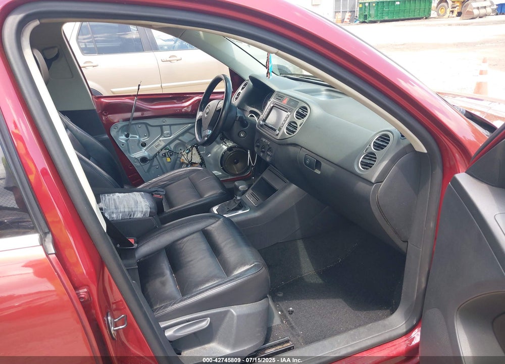 2010 VOLKSWAGEN TIGUAN VIN: WVGBV7AX7AW000814