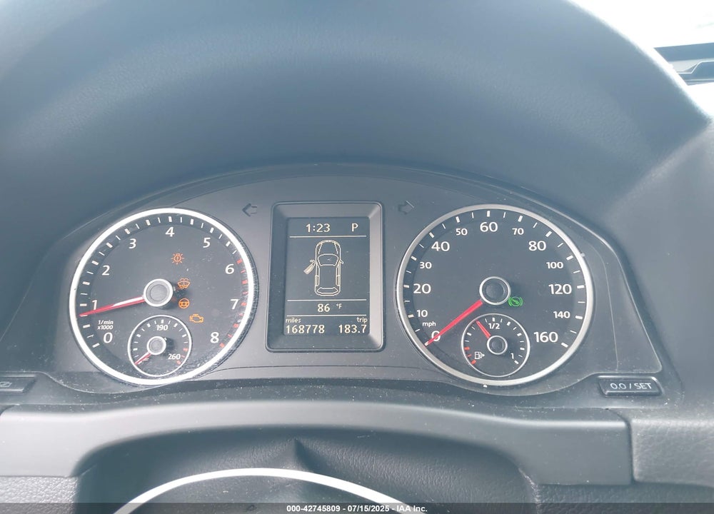 2010 VOLKSWAGEN TIGUAN VIN: WVGBV7AX7AW000814