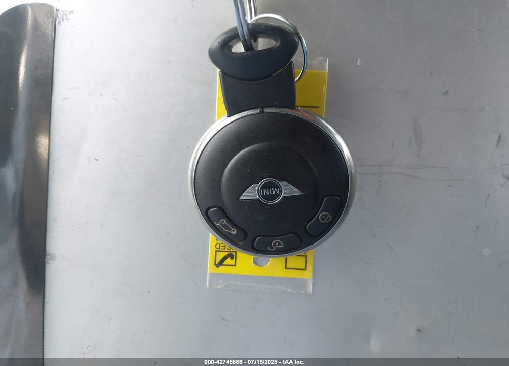 2010 MINI COOPER VIN: WMWMF3C57ATZ25476