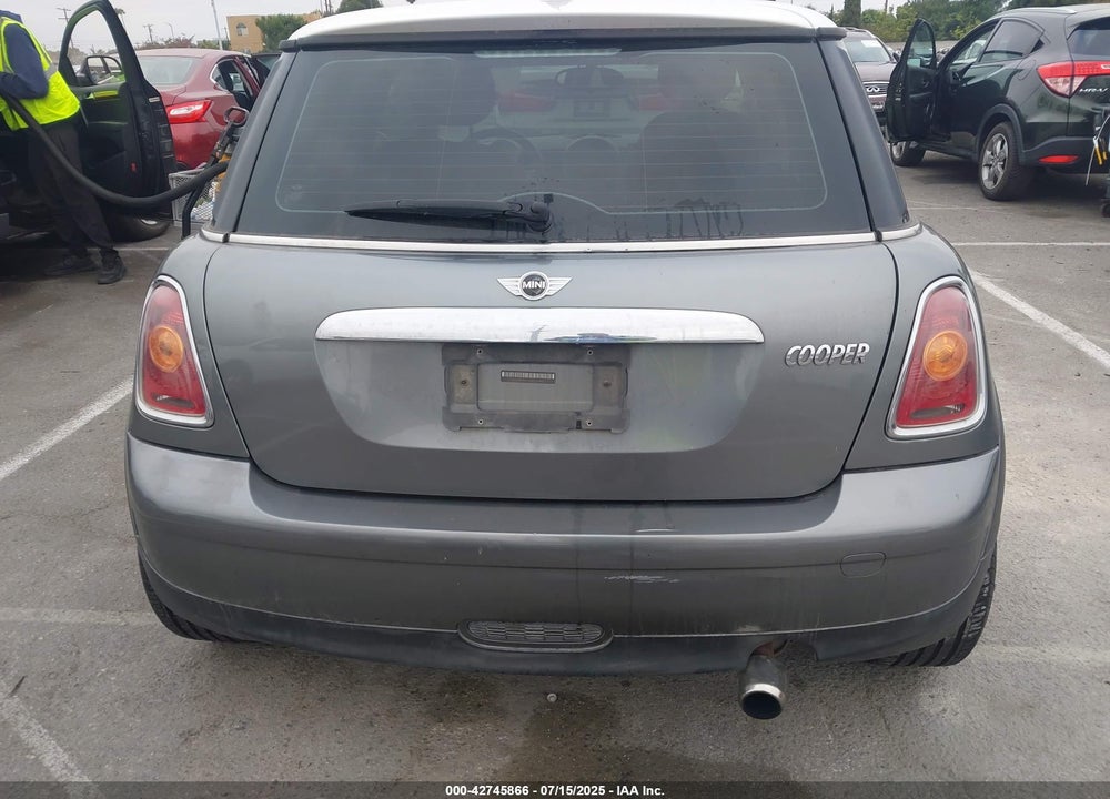 2010 MINI COOPER VIN: WMWMF3C57ATZ25476