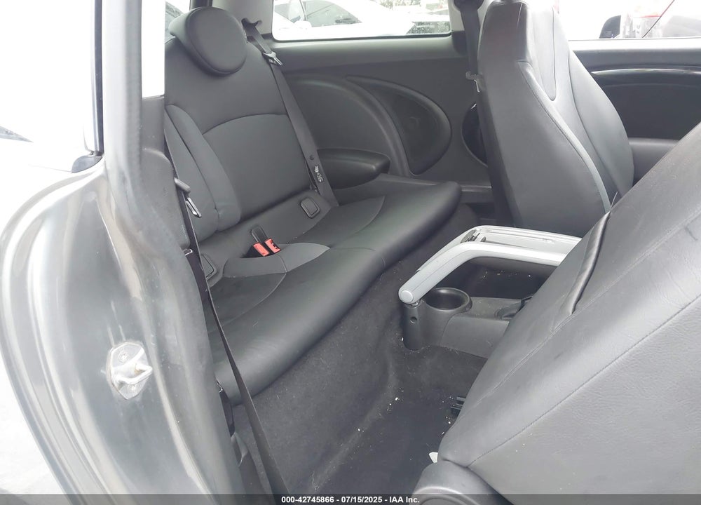 2010 MINI COOPER VIN: WMWMF3C57ATZ25476