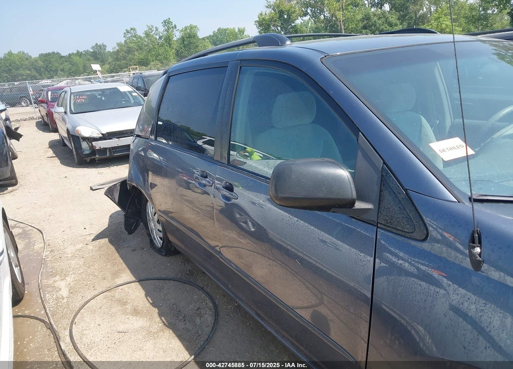 2008 TOYOTA SIENNA VIN: 5TDZK23C38S127773