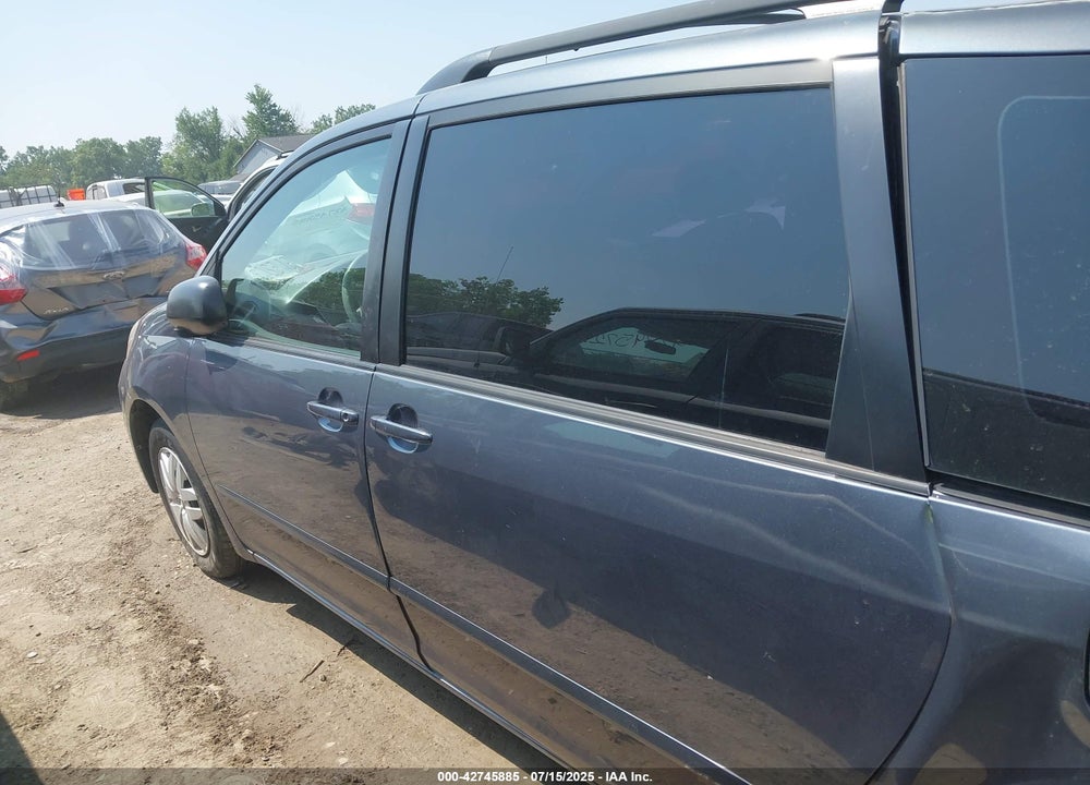 2008 TOYOTA SIENNA VIN: 5TDZK23C38S127773