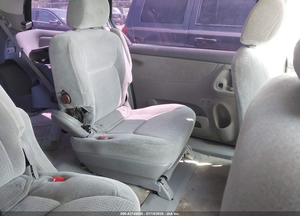 2008 TOYOTA SIENNA VIN: 5TDZK23C38S127773