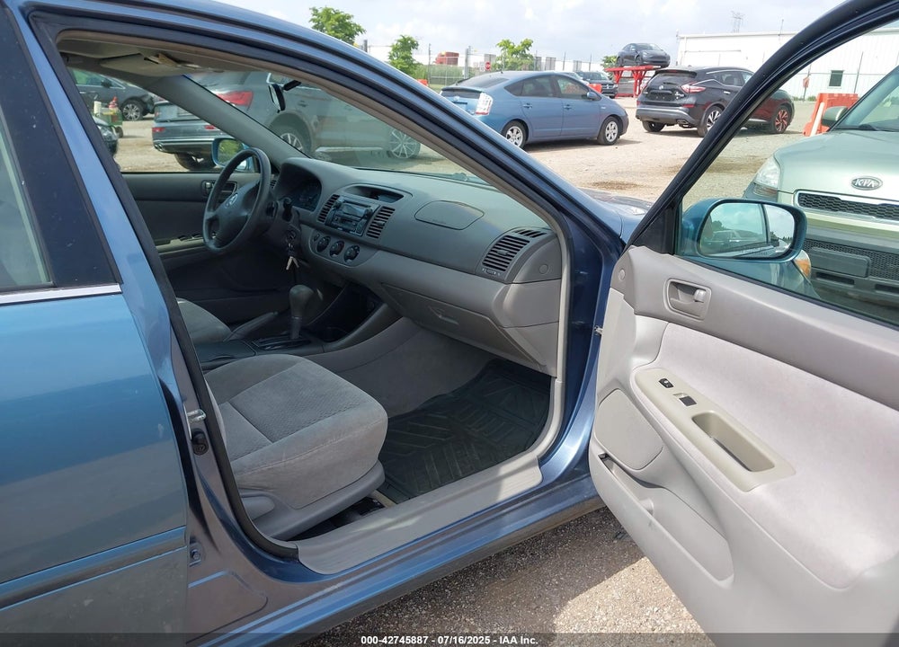 2002 TOYOTA CAMRY LE VIN: 4T1BE32K72U565993