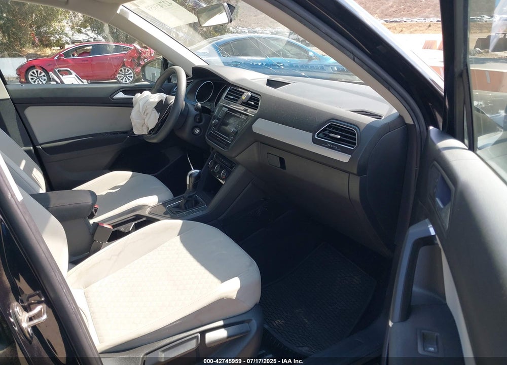 2020 VOLKSWAGEN TIGUAN VIN: 3VV1B7AXXLM082535