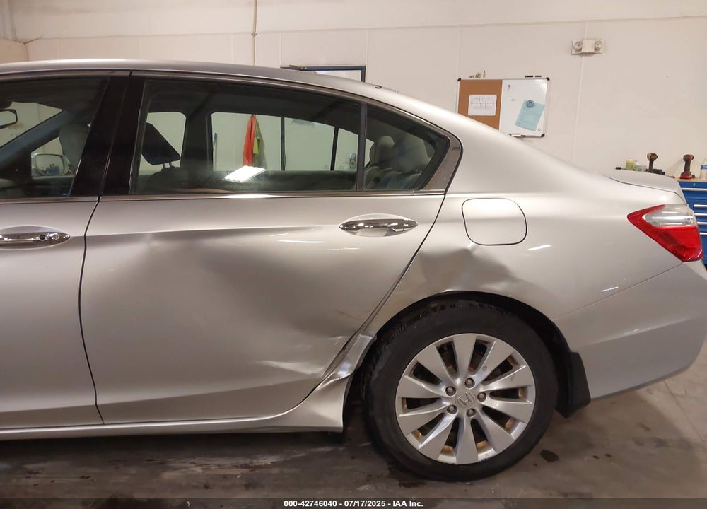 2015 HONDA ACCORD VIN: 1HGCR3F85FA007435