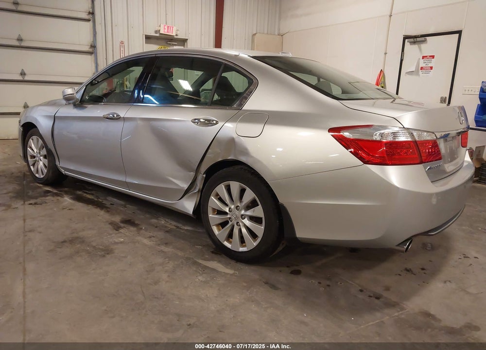 2015 HONDA ACCORD VIN: 1HGCR3F85FA007435