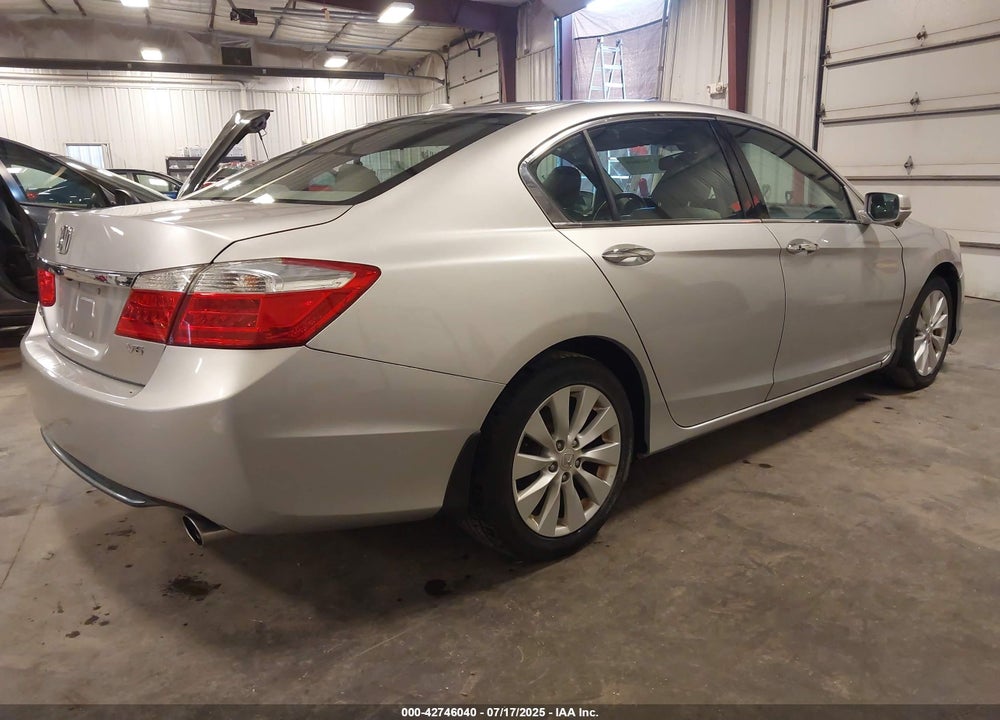 2015 HONDA ACCORD VIN: 1HGCR3F85FA007435
