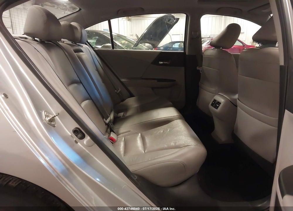 2015 HONDA ACCORD VIN: 1HGCR3F85FA007435