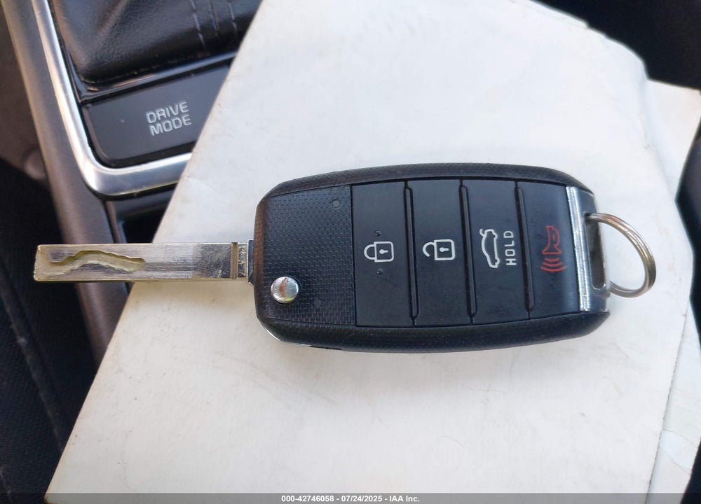 2016 KIA OPTIMA VIN: 5XXGT4L32GG061779