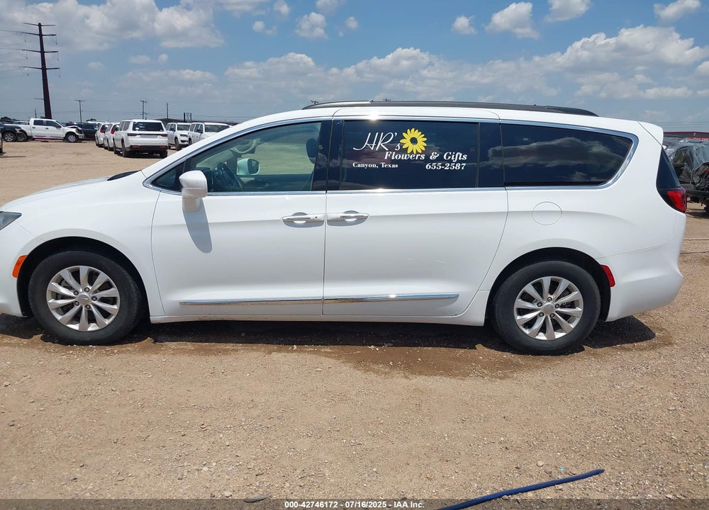 2017 CHRYSLER PACIFICA TOURING L VIN: 2C4RC1BGXHR729218