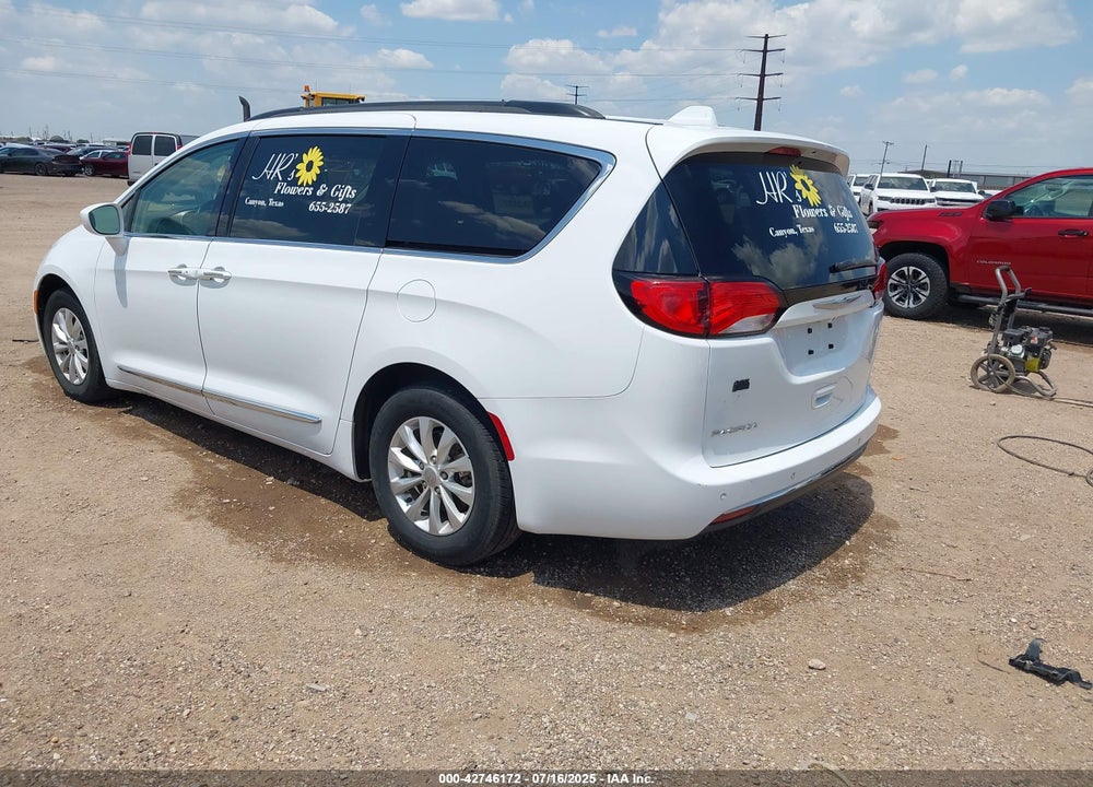 2017 CHRYSLER PACIFICA TOURING L VIN: 2C4RC1BGXHR729218