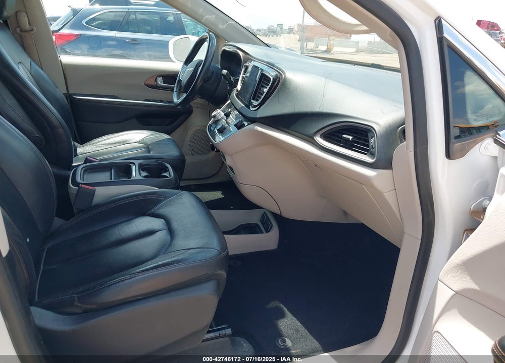 2017 CHRYSLER PACIFICA TOURING L VIN: 2C4RC1BGXHR729218