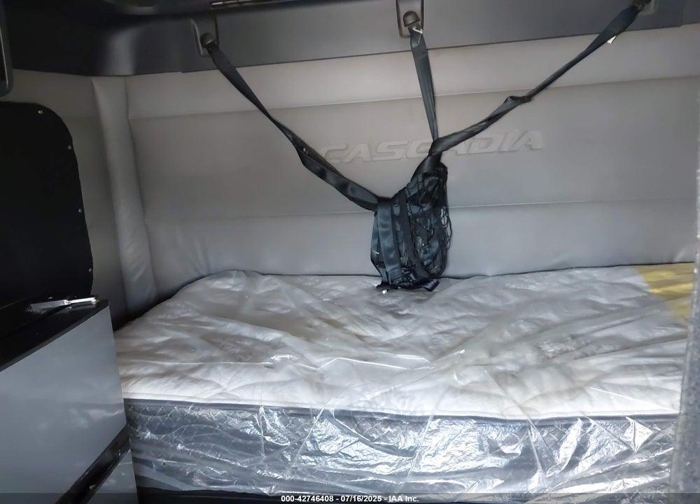 2018 FREIGHTLINER NEW CASCADIA 126 VIN: 3AKJHHDR6JSJR0842